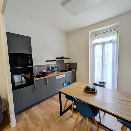Maison De *